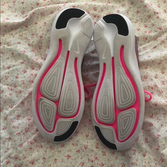 Nike - Picture 4 of 6